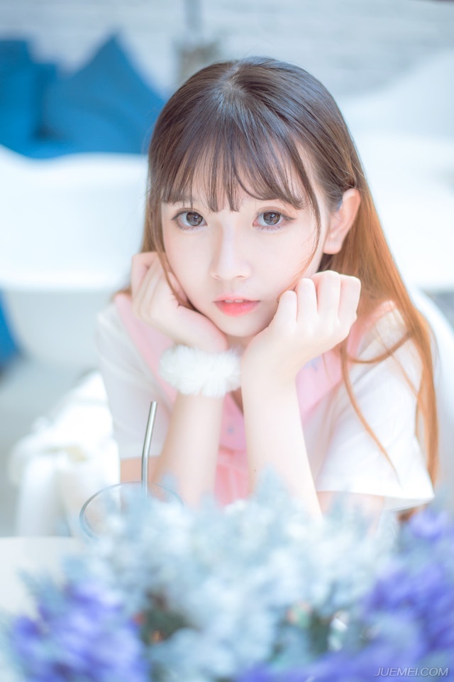 人类并不靠天神教导，人的本性里有灵性良心。在灵性良心的指引下，人人都有高于物质的要求。